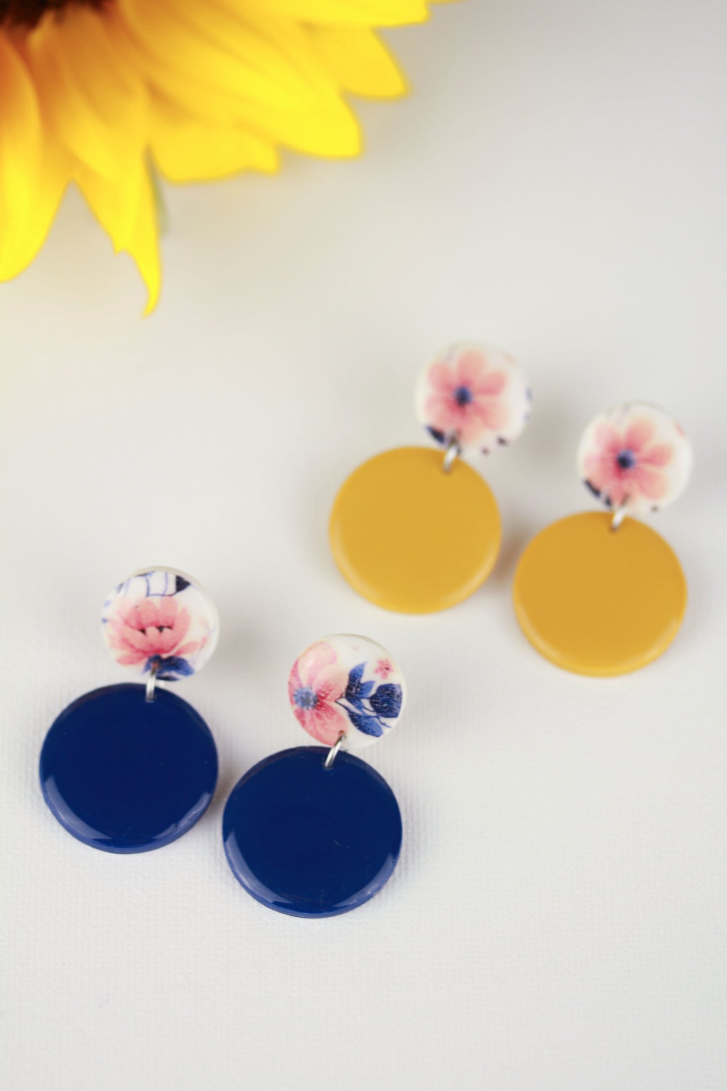 Blau und Gelbe Polymer Clay Ohrringe „Veya“ – Kollektion Dualis