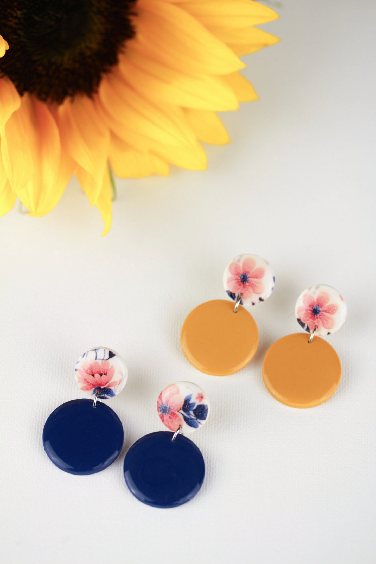 Blau und Gelbe Polymer Clay Ohrringe „Veya“ – Kollektion Dualis