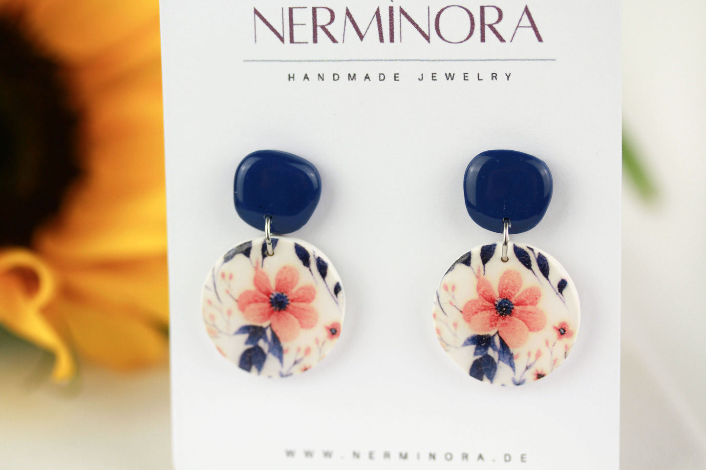 Blaue florale Polymer Clay Ohrringe „Sori“ – Kollektion Dualis