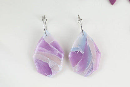 Pastell Lila-Blau Ohrringe – Handgefertigte Polymer Clay Statement Kollektion