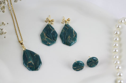 Elegante türkis goldene Polymer Clay Ohrringe und Halskette - Kollektion