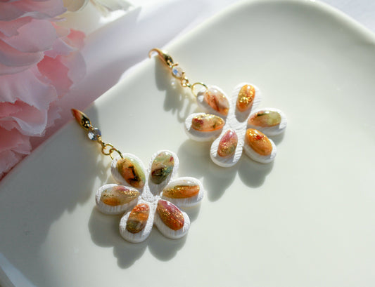 Amber Daisy Bloom – Florale Ohrringe