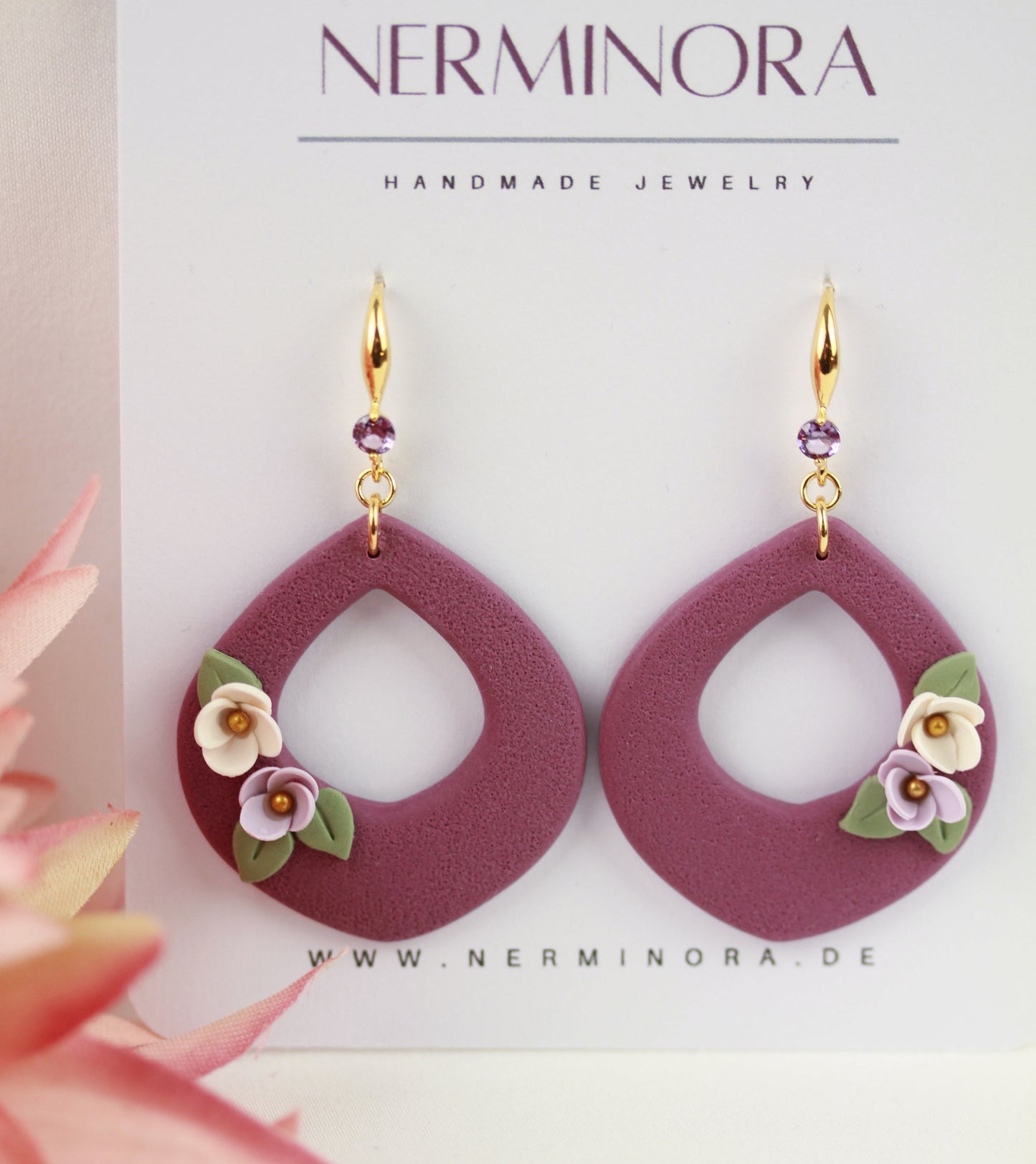 Purple Drop Blumen Hängeohrringe – Handgefertigte Polymer Clay Statement Ohrringe