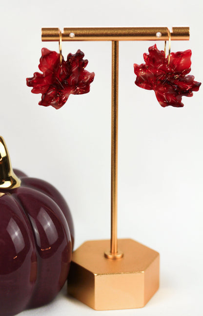 Ahornblatt Ohrringe – Handgefertigte herbstliche Polymer Clay Ohrringe