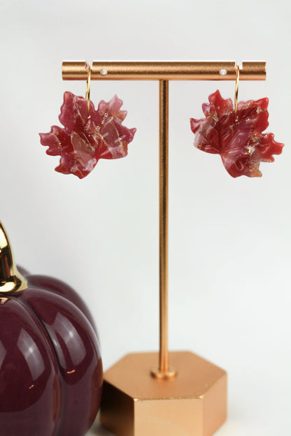 Ahornblatt Ohrringe – Handgefertigte herbstliche Polymer Clay Ohrringe