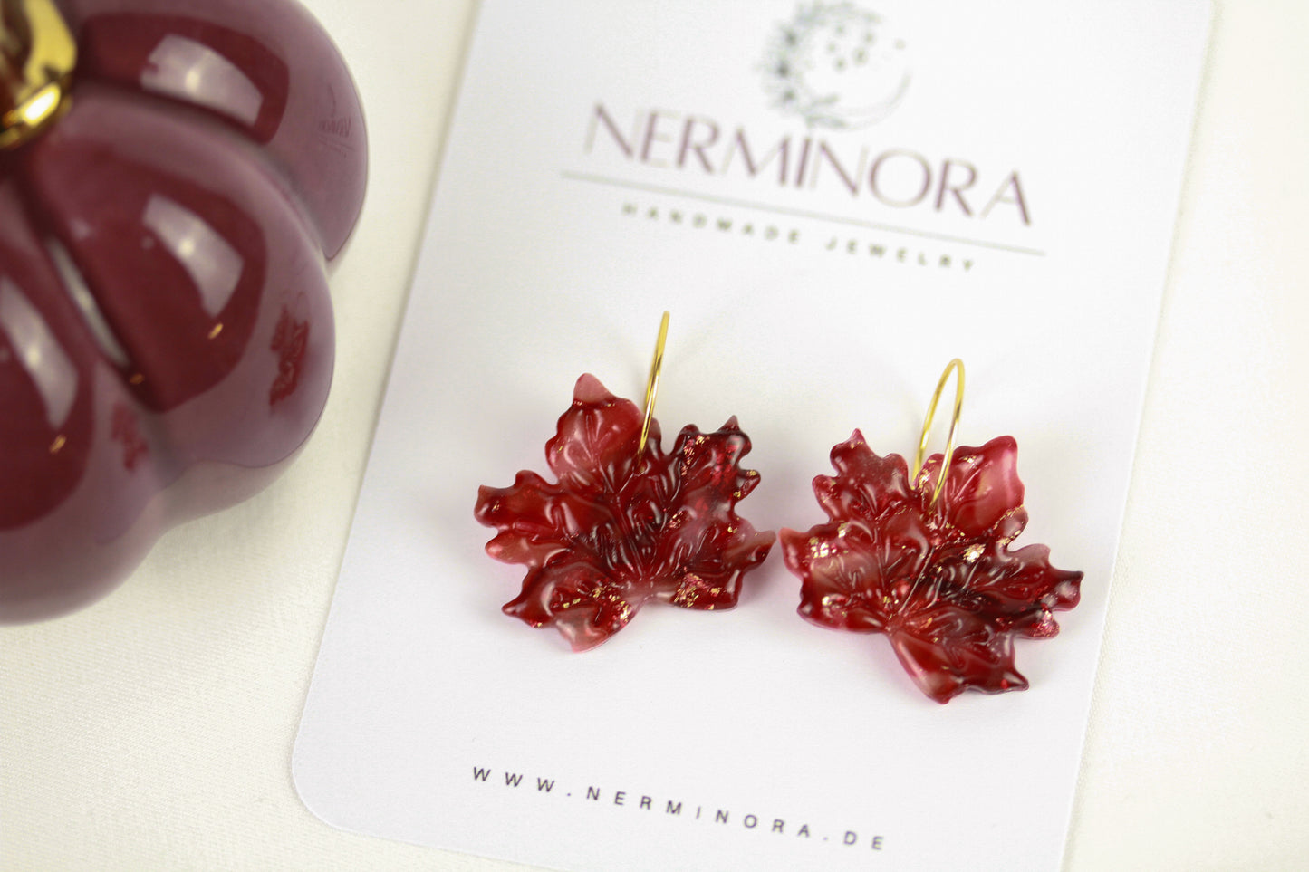 Ahornblatt Ohrringe – Handgefertigte herbstliche Polymer Clay Ohrringe