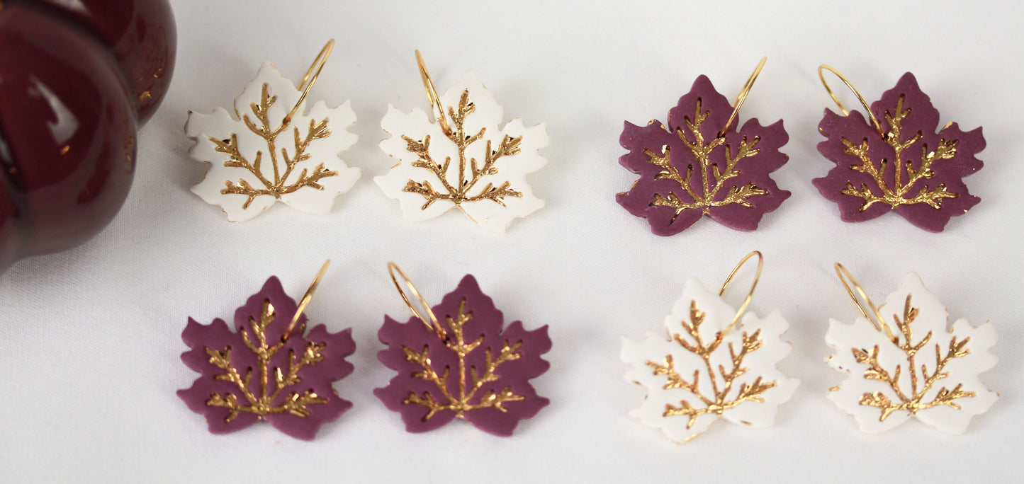 Herbst Ahorn – Weiß-Lila-Gold Ohrringe | Handgefertigte Polymer Clay Kollektion