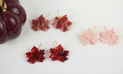 Ahornblatt Ohrringe – Handgefertigte herbstliche Polymer Clay Ohrringe