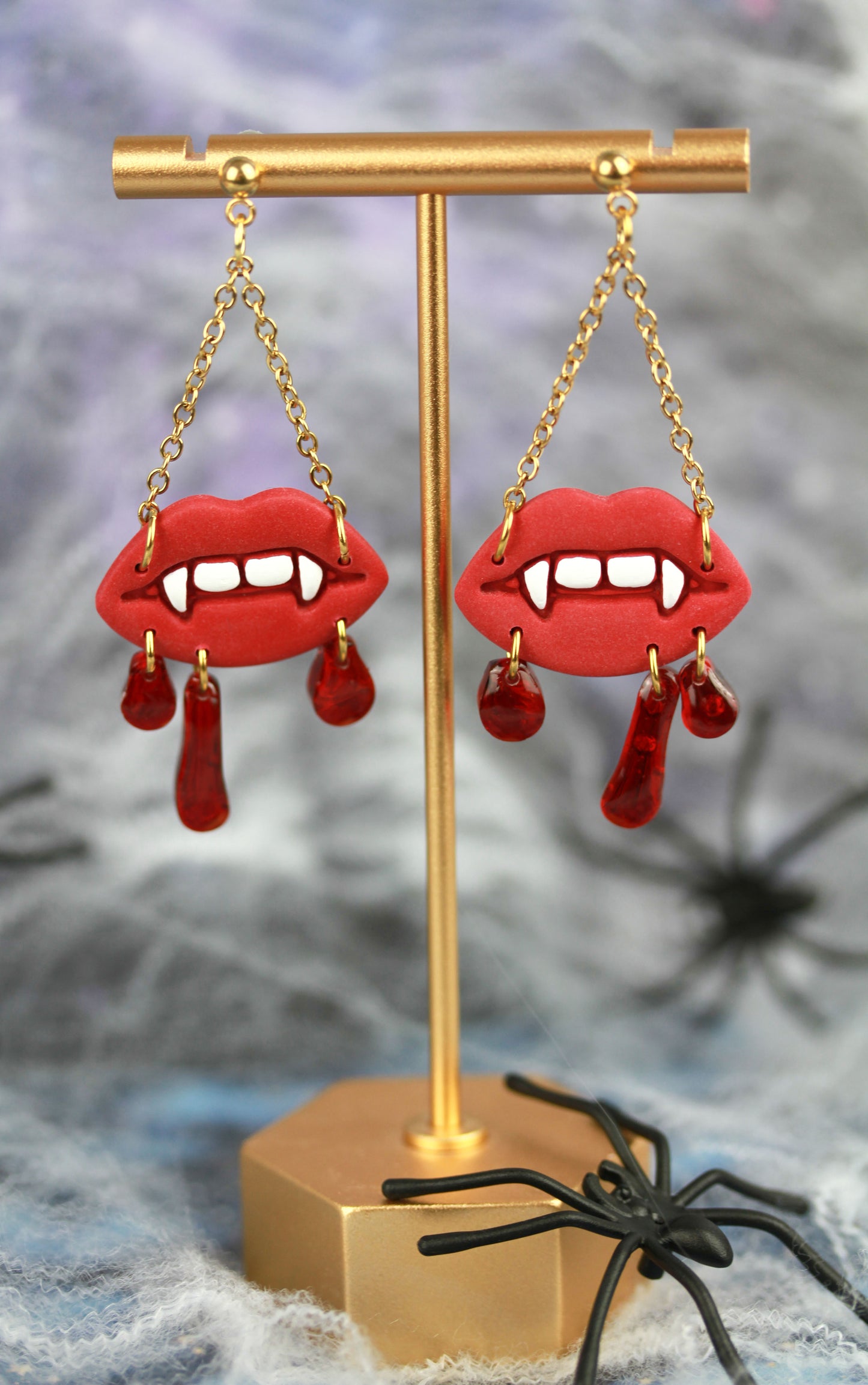 Blutige Lippen Ohrringe – Handgefertigte Horror Statement Ohrringe | Halloween Edition