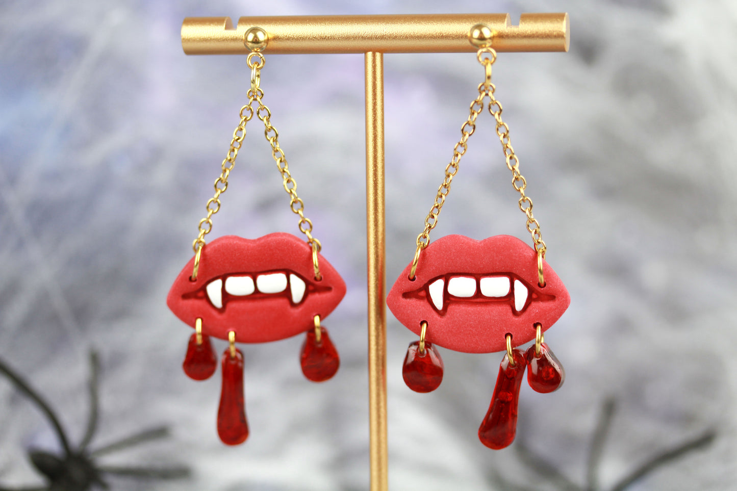 Blutige Lippen Ohrringe – Handgefertigte Horror Statement Ohrringe | Halloween Edition