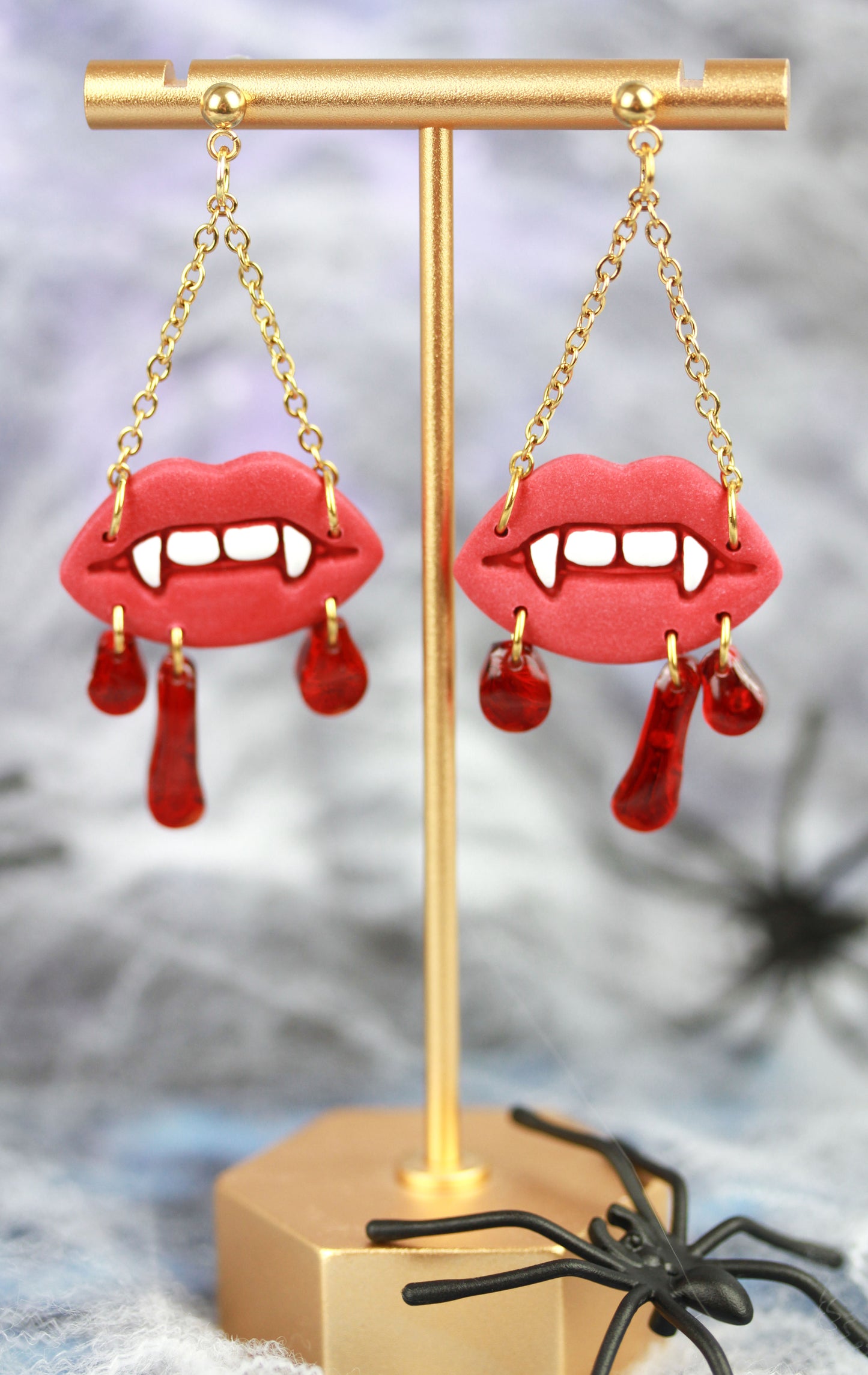 Blutige Lippen Ohrringe – Handgefertigte Horror Statement Ohrringe | Halloween Edition
