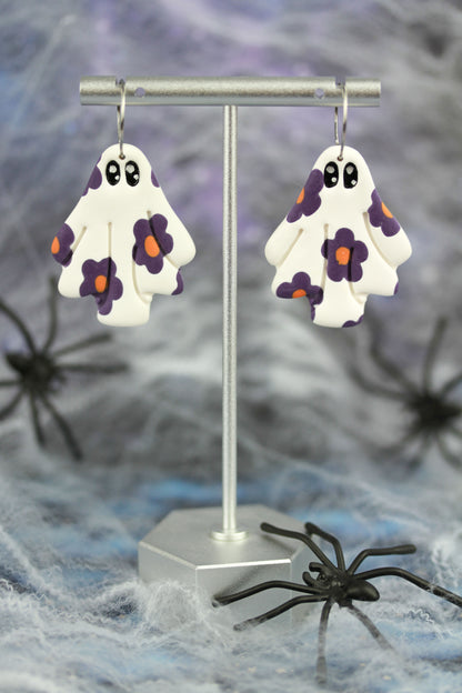 Geister in Blumenkleid Ohrringe – Süße Polymer Clay Ohrringe | Halloween Edition