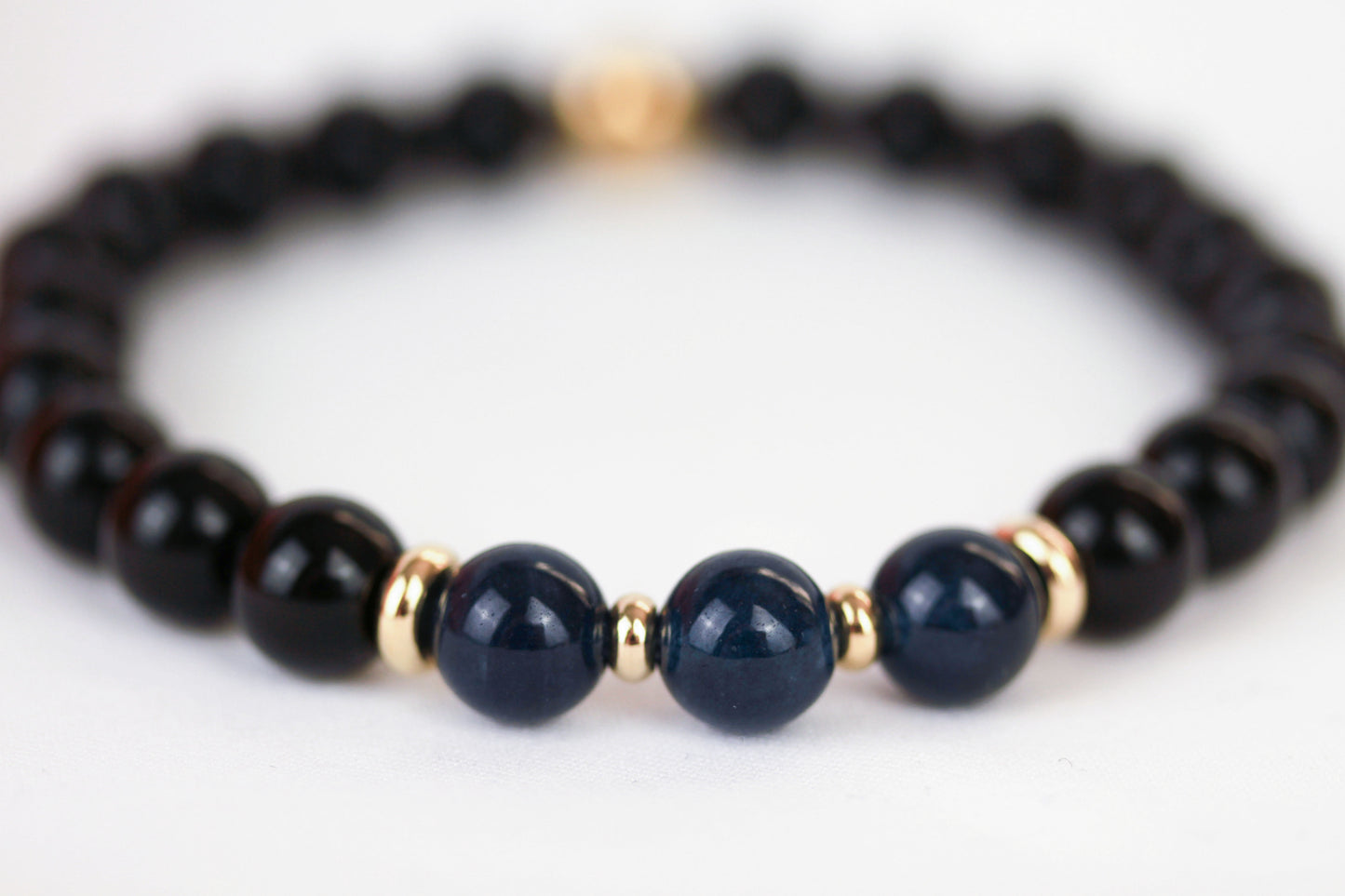 Schwarzer Achat & Saphir-Jade Armband – Handgefertigtes Natursteinarmband