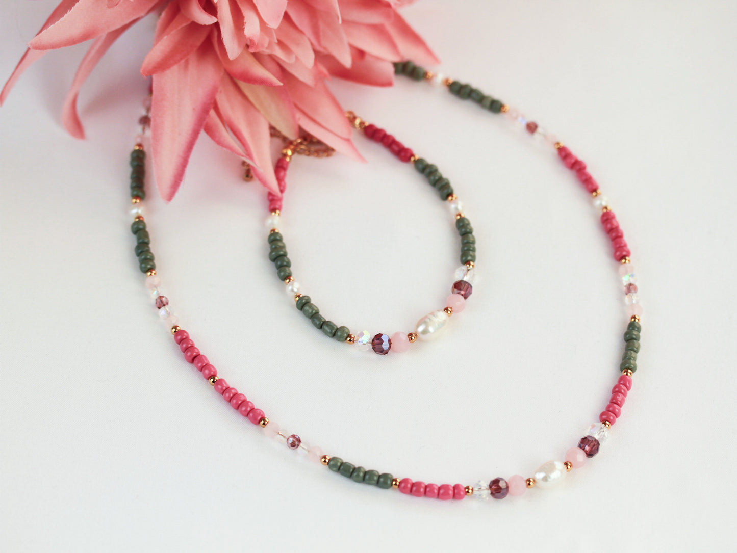 Grün-Altrosa Perlenkette & Armband – Mit Süßwasserperlen | Set