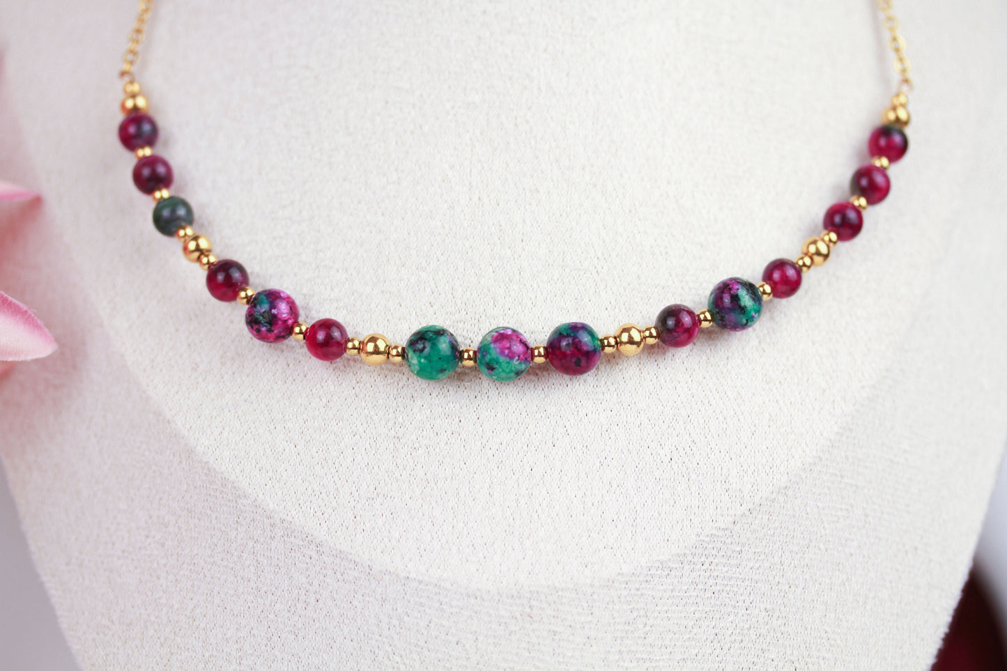 Rubin-Zoisit Perlenkette – Grün-Pink Naturstein für Energie & Harmonie