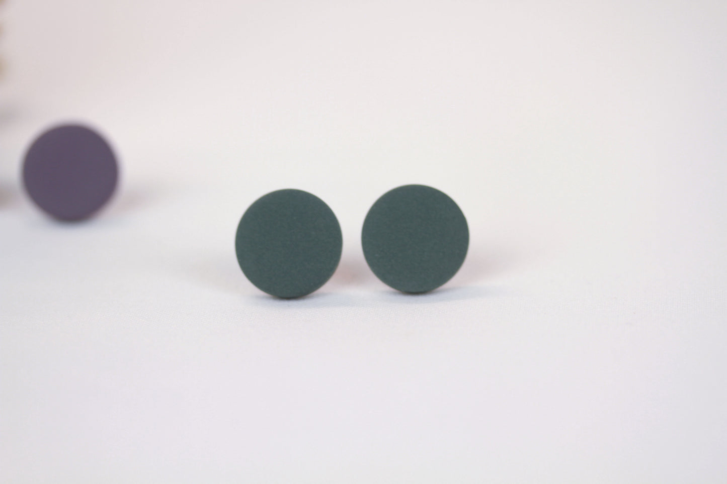 Grün-Lila Polymer Clay Ohrstecker – Statement Ohrringe | Kollektion Dewlight