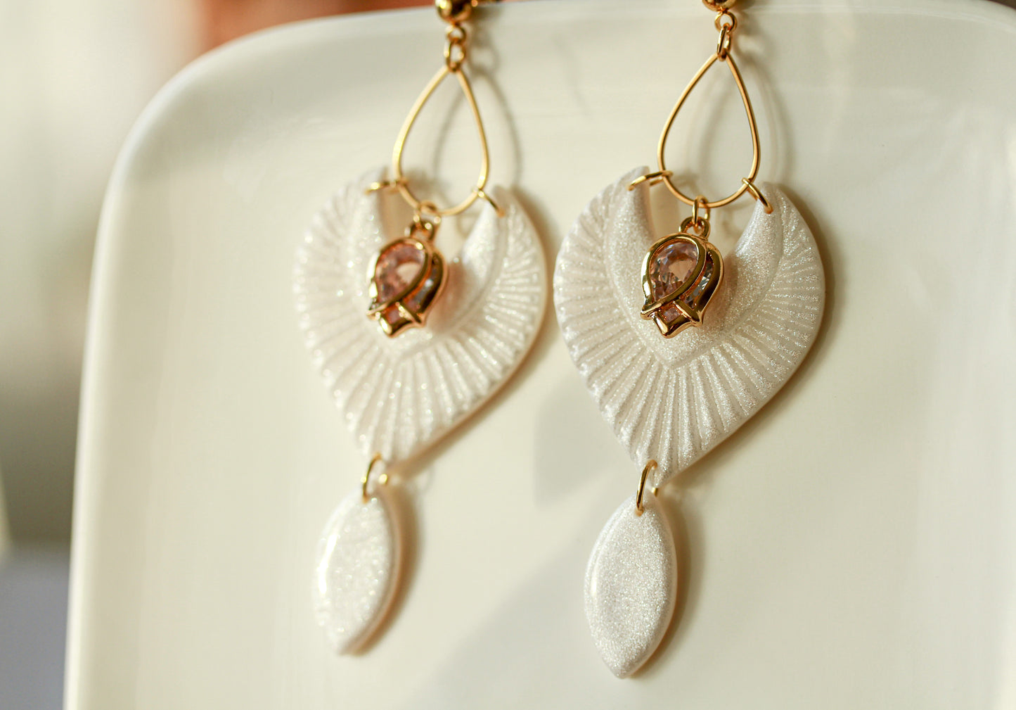 Mother-of-Pearl Leaf Drops - Ohrringe