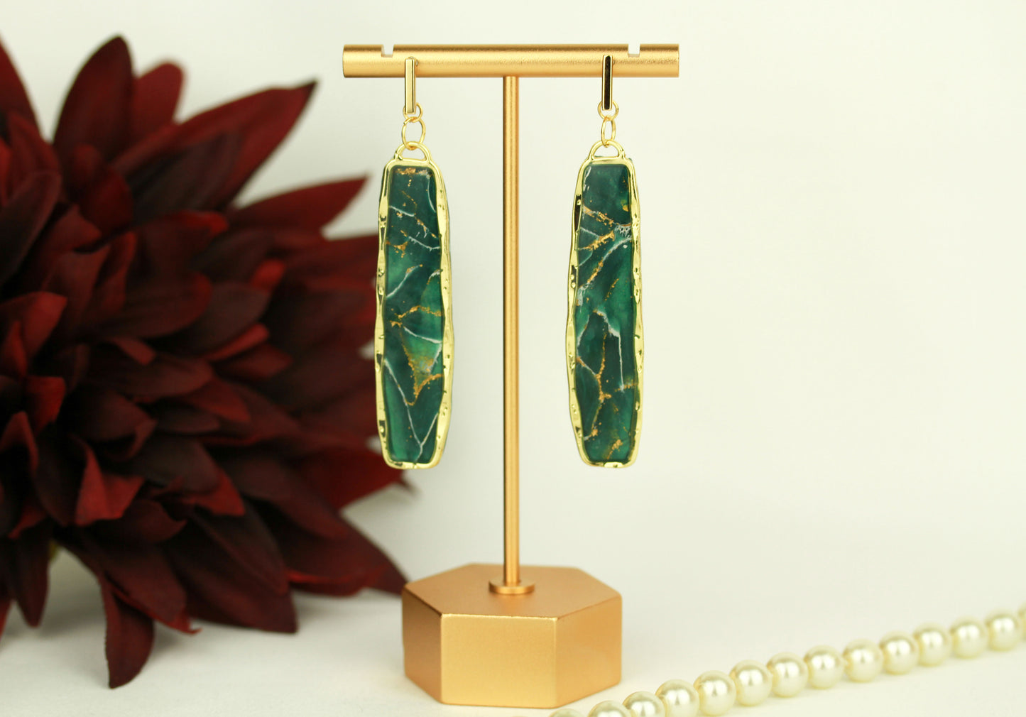 Grüne natursteininspirierte Statement Ohrringe – Kollektion Aureleaf | Handgemacht