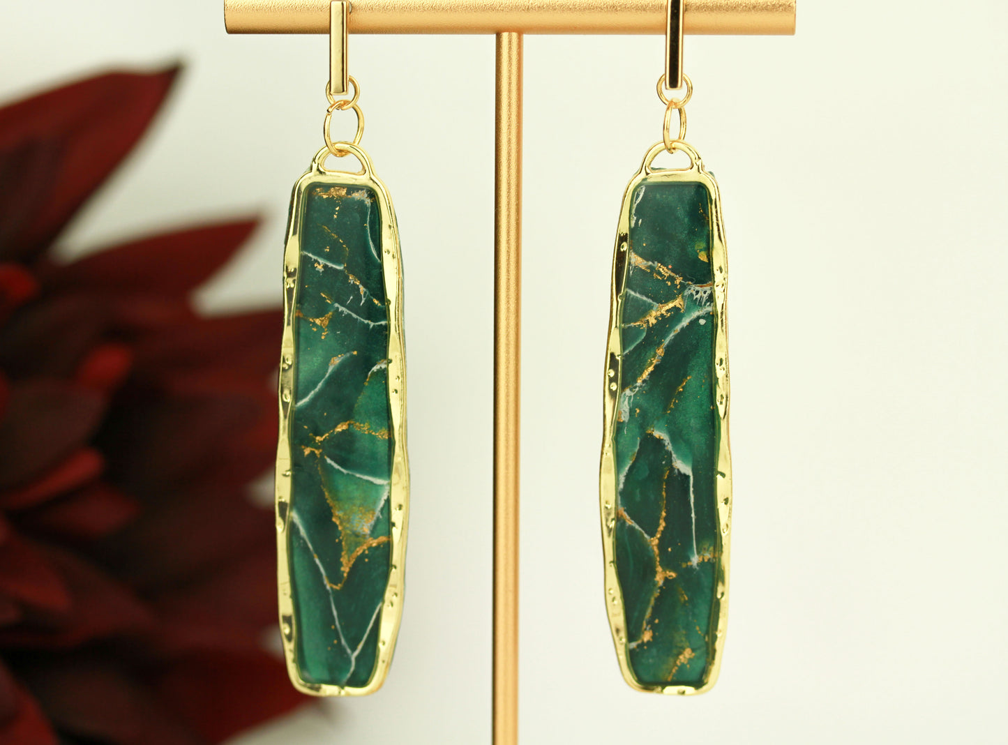 Grüne natursteininspirierte Statement Ohrringe – Kollektion Aureleaf | Handgemacht