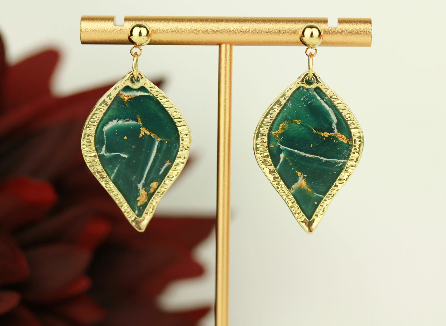 Grüne natursteininspirierte Statement Ohrringe – Kollektion Aureleaf | Handgemacht