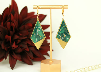 Grüne natursteininspirierte Statement Ohrringe – Kollektion Aureleaf | Handgemacht