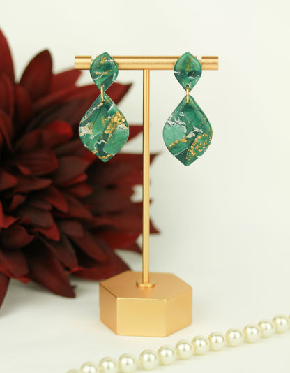 Grüne natursteininspirierte Statement Ohrringe – Kollektion Aureleaf | Handgemacht