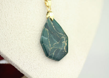 Dunkelgrün-Gold Marmor Ohrringe & Halskette – Elegantes Polymer Clay Set | Kollektion Verdora