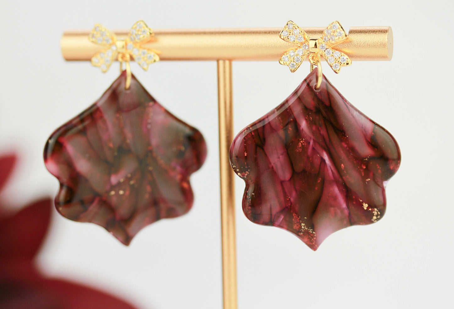 Helle Bordeaux Marmor Ohrringe – Elegante Polymer Clay Designs | Kollektion Elaris