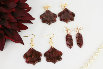 Helle Bordeaux Marmor Ohrringe – Elegante Polymer Clay Designs | Kollektion Elaris