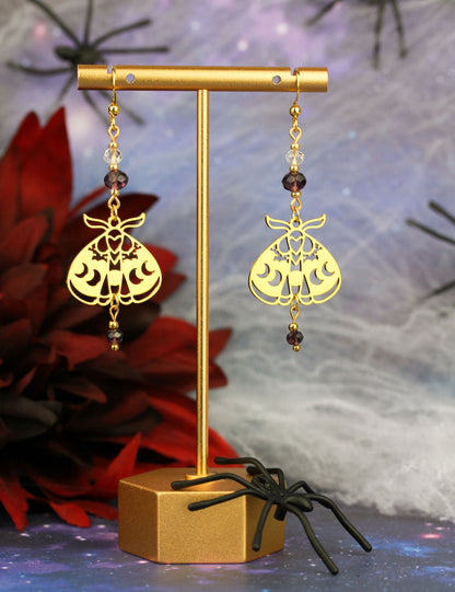 Goldene Motten Ohrringe mit Natursteinperlen – Statement Schmuck | Nocturne Kollektion