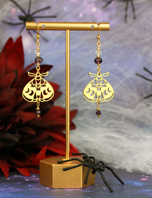 Goldene Motten Ohrringe mit Natursteinperlen – Statement Schmuck | Nocturne Kollektion