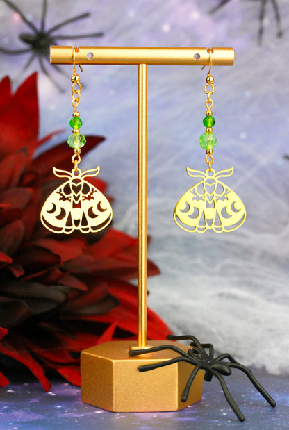 Goldene Motten Ohrringe mit Natursteinperlen – Statement Schmuck | Nocturne Kollektion