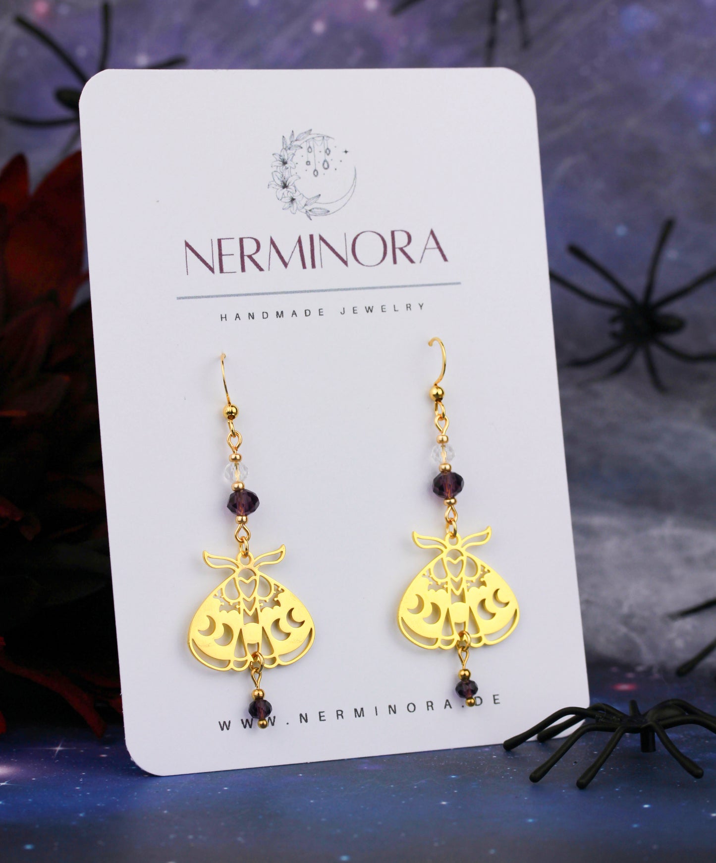 Goldene Motten Ohrringe mit Natursteinperlen – Statement Schmuck | Nocturne Kollektion