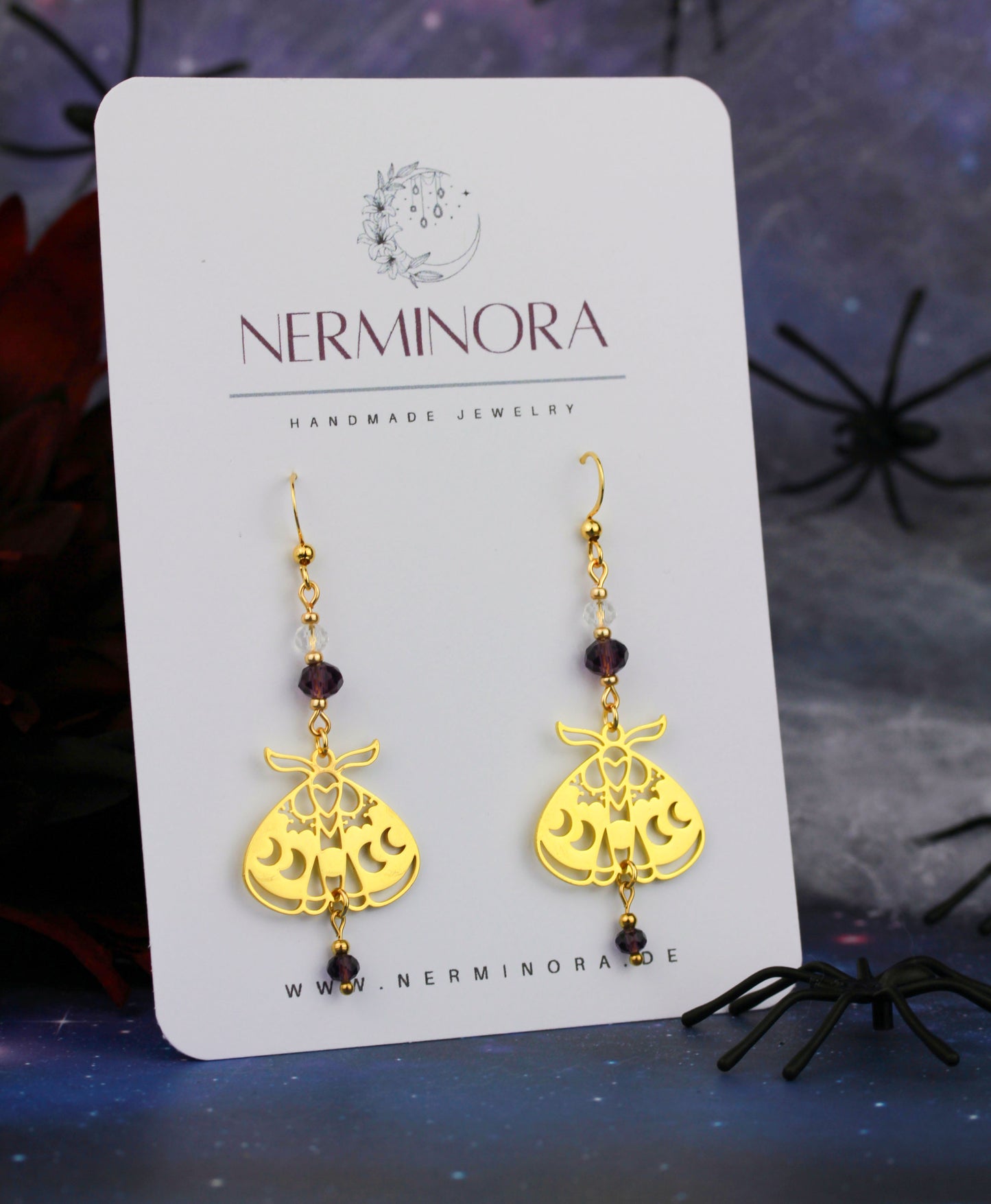 Goldene Motten Ohrringe mit Natursteinperlen – Statement Schmuck | Nocturne Kollektion