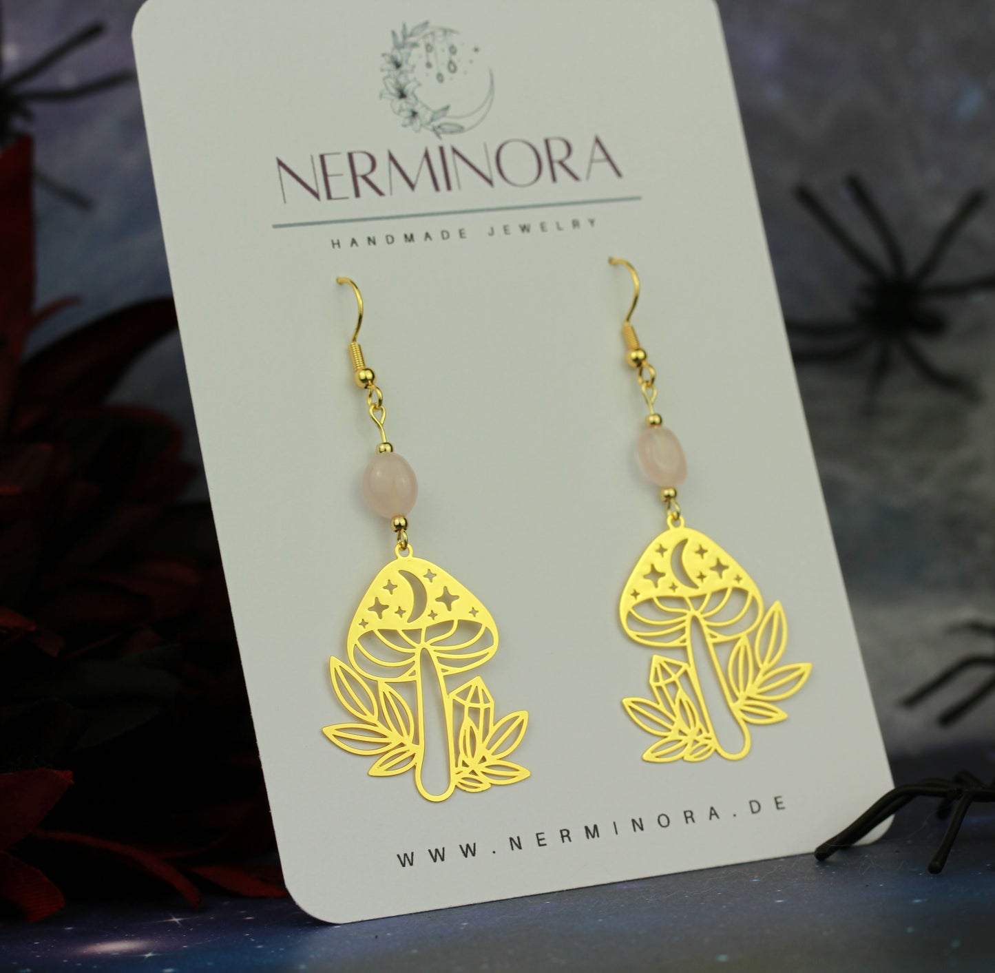 Goldene Pilz Ohrringe mit Natursteinperlen – Statement Schmuck | Enchanted Mushrooms