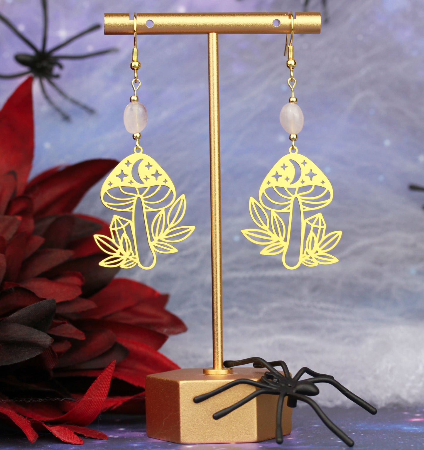 Goldene Pilz Ohrringe mit Natursteinperlen – Statement Schmuck | Enchanted Mushrooms