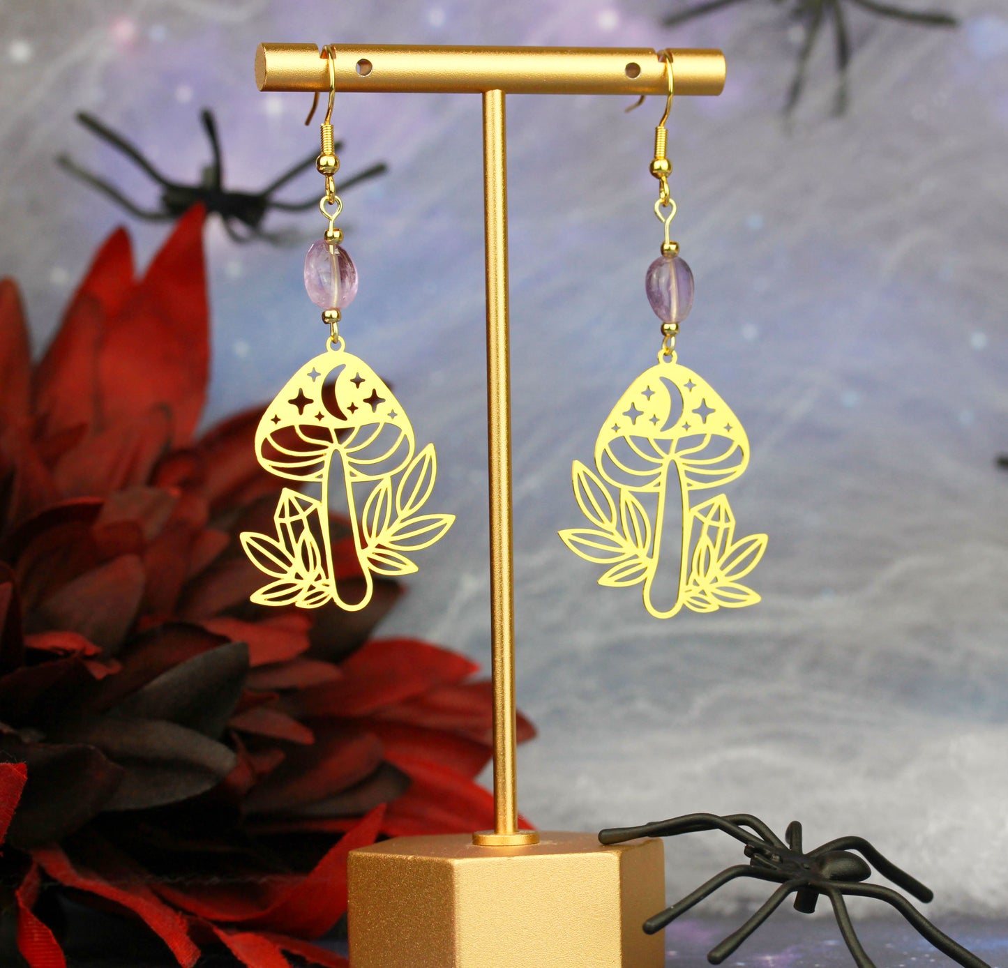 Goldene Pilz Ohrringe mit Natursteinperlen – Statement Schmuck | Enchanted Mushrooms