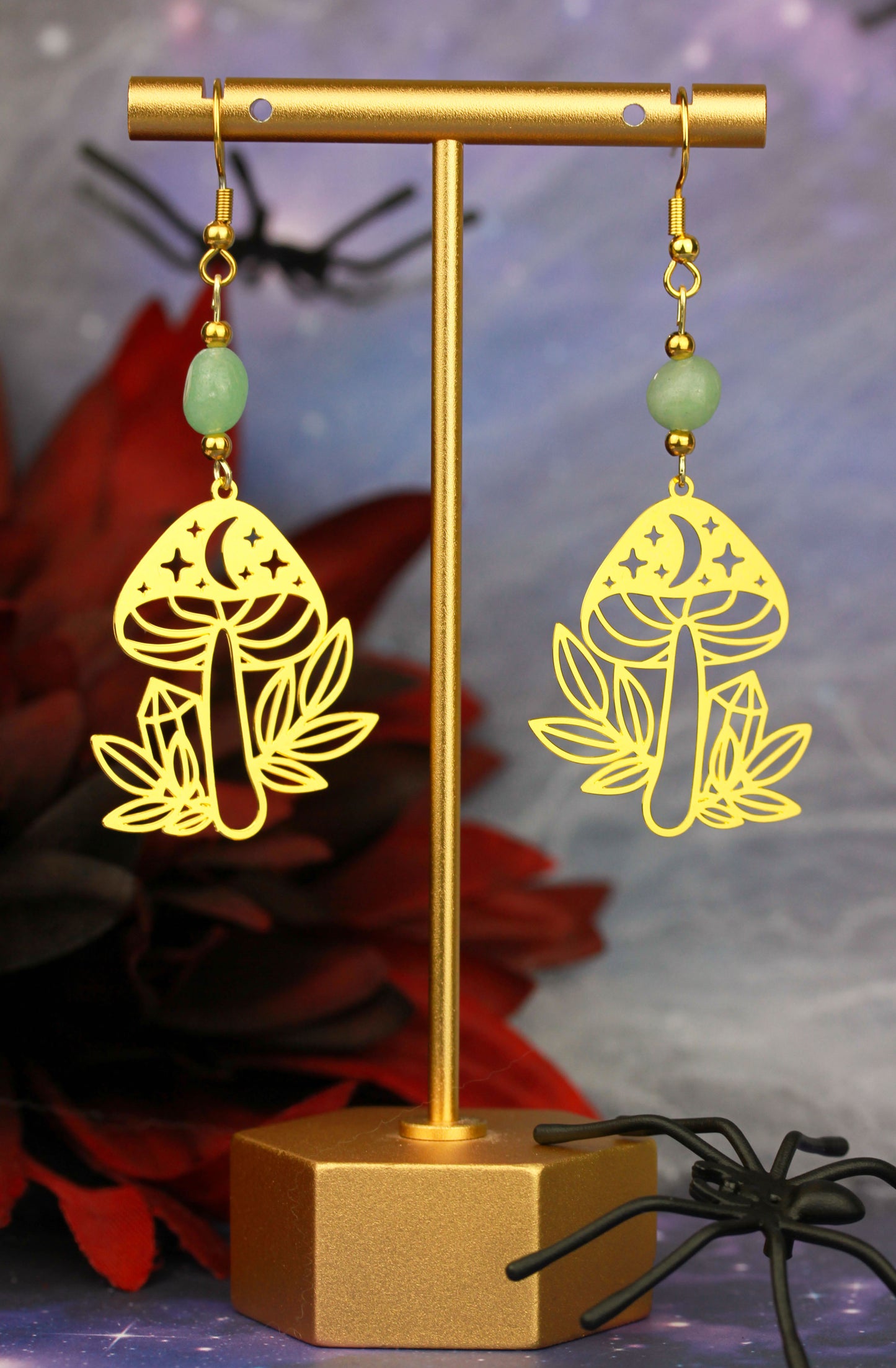 Goldene Pilz Ohrringe mit Natursteinperlen – Statement Schmuck | Enchanted Mushrooms