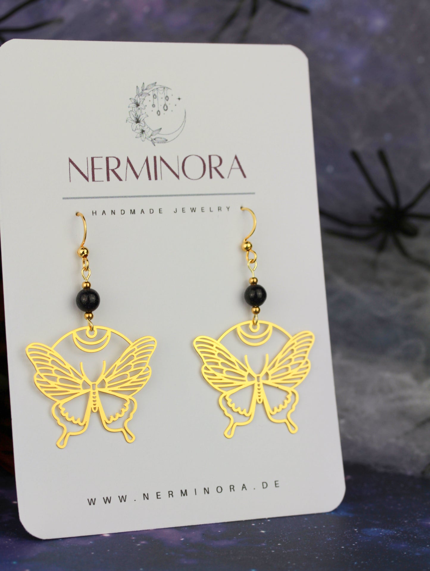 Golden Butterfly Ohrringe mit Starstone Natursteinperlen – Mystora Kollektion