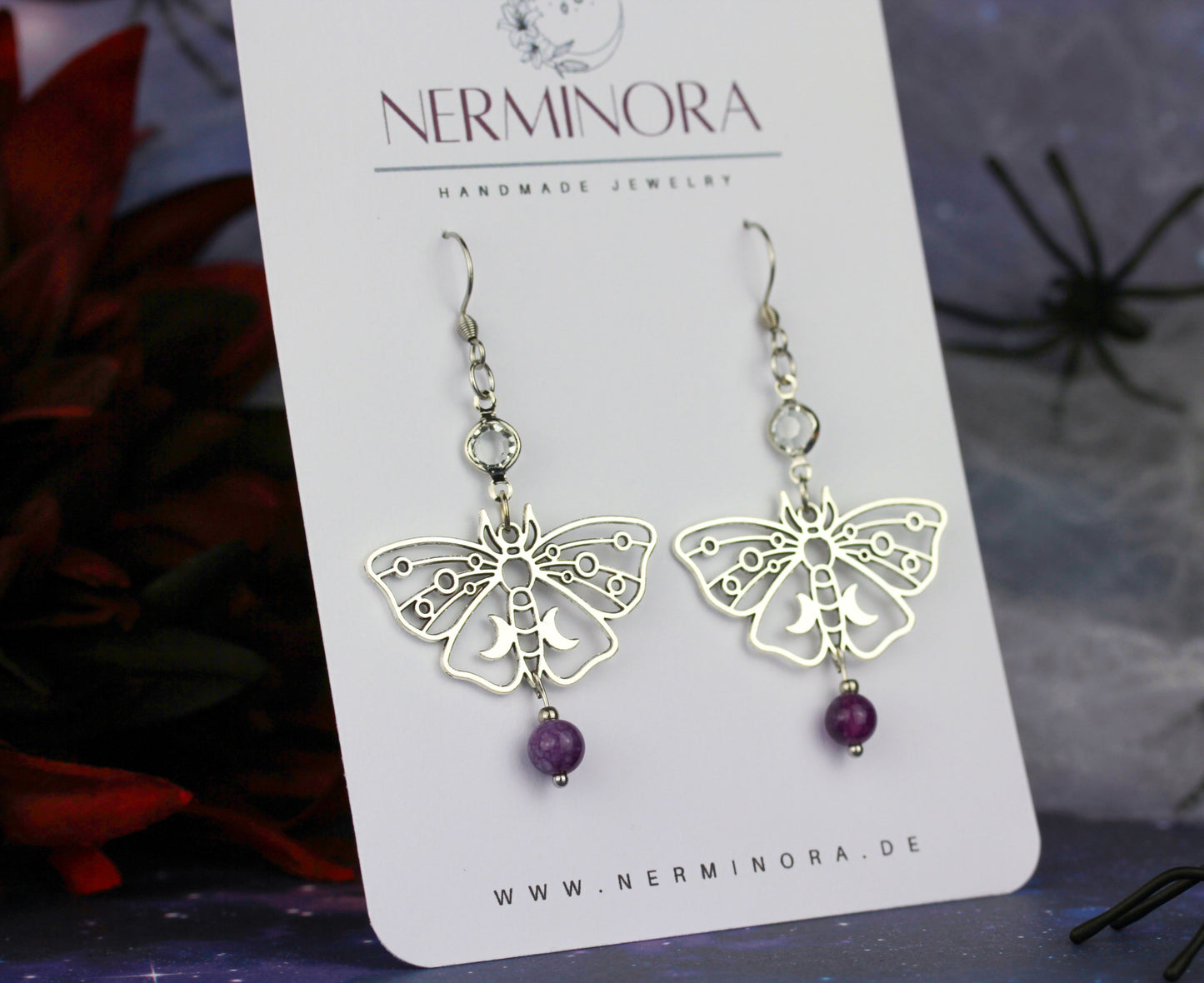 Silberne Schmetterling Ohrringe mit lila Natursteinperlen – Amberwing Kollektion