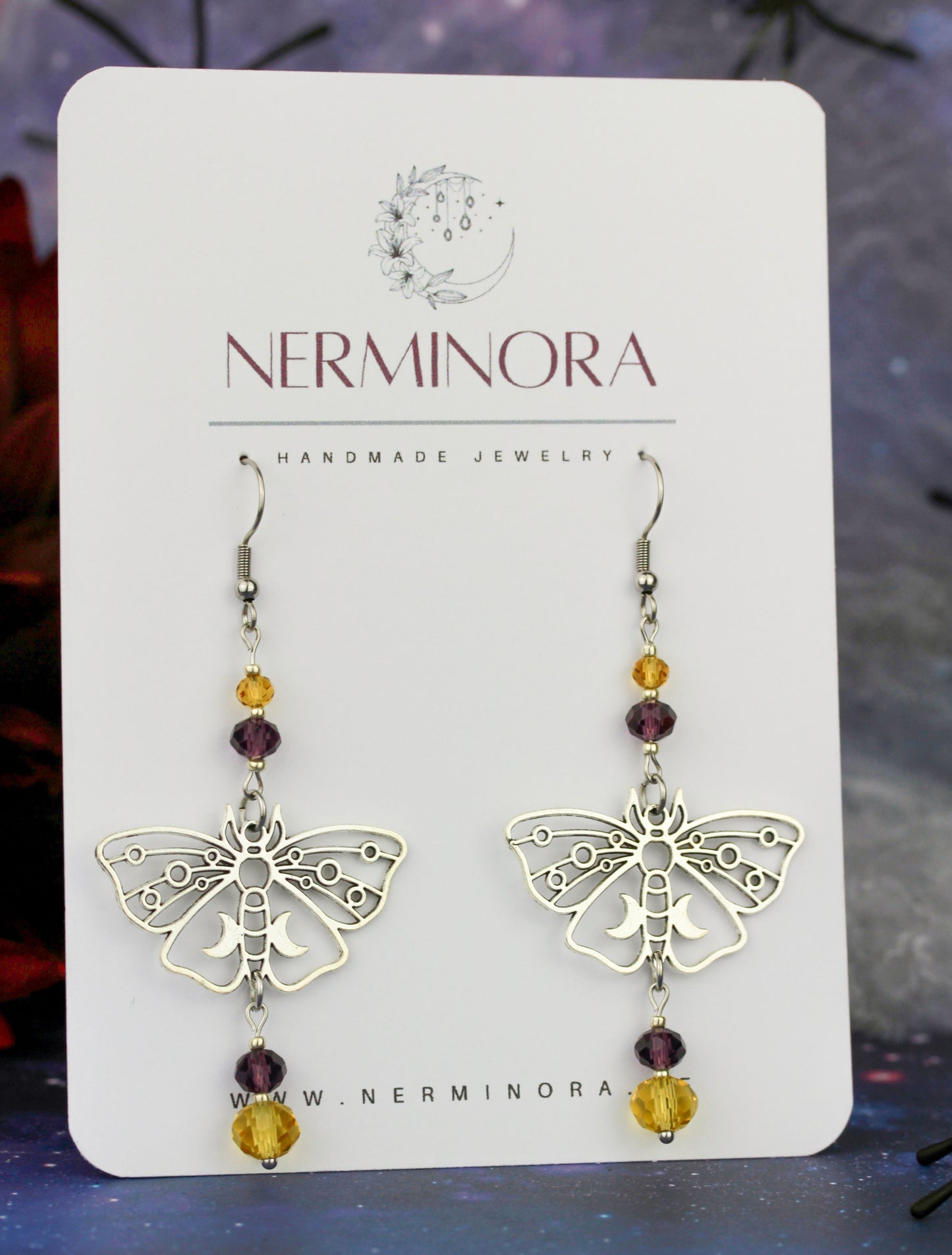 Silver Butterfly Ohrringe mit lila-gelben Kristallperlen – Amberwing Kollektion