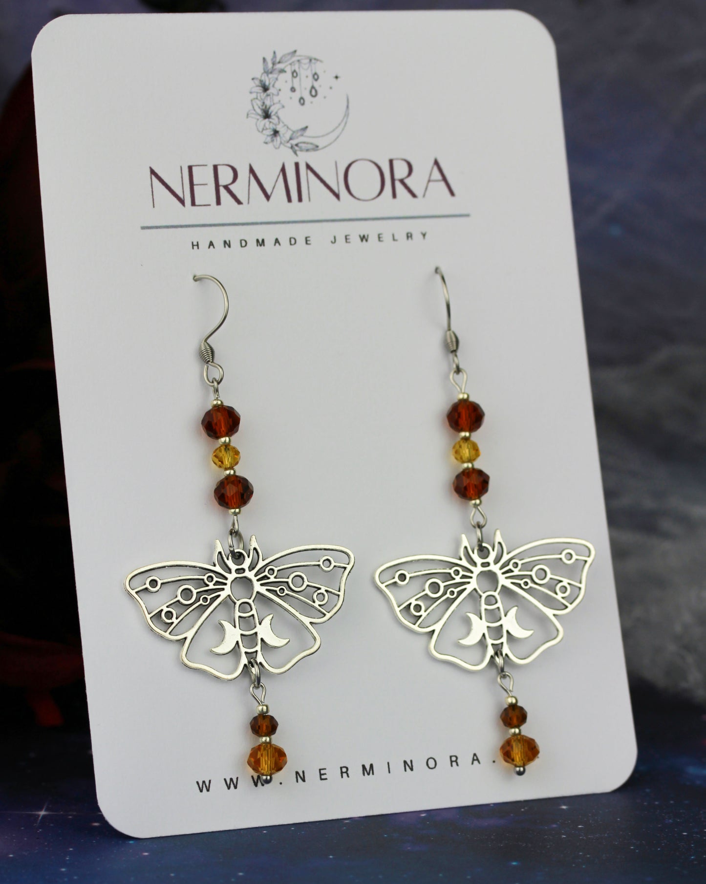 Silver Butterfly Ohrringe mit gelb-braunen Kristallperlen – Amberwing Kollektion