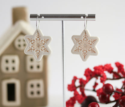 Schneeflocken Ohrringe Weiß Glitzer – Handgefertigte Polymer Clay Statement Ohrringe