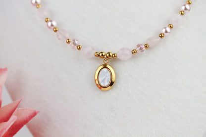 Rosenquarz Perlenkette – Sanfte Eleganz & feminine Harmonie