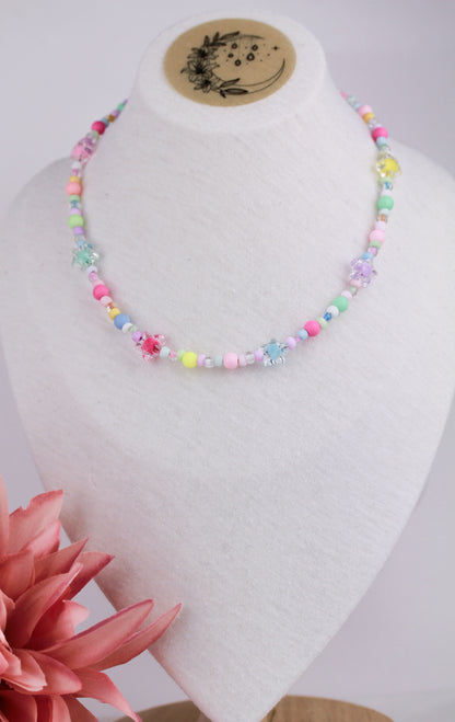 Bunte Sterne Perlenkette – Verspielte handgefertigte Perlenhalskette