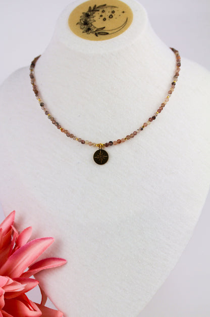 Zarter Sonnenstein Choker – Naturstein Perlenhalskette | Handgefertigt