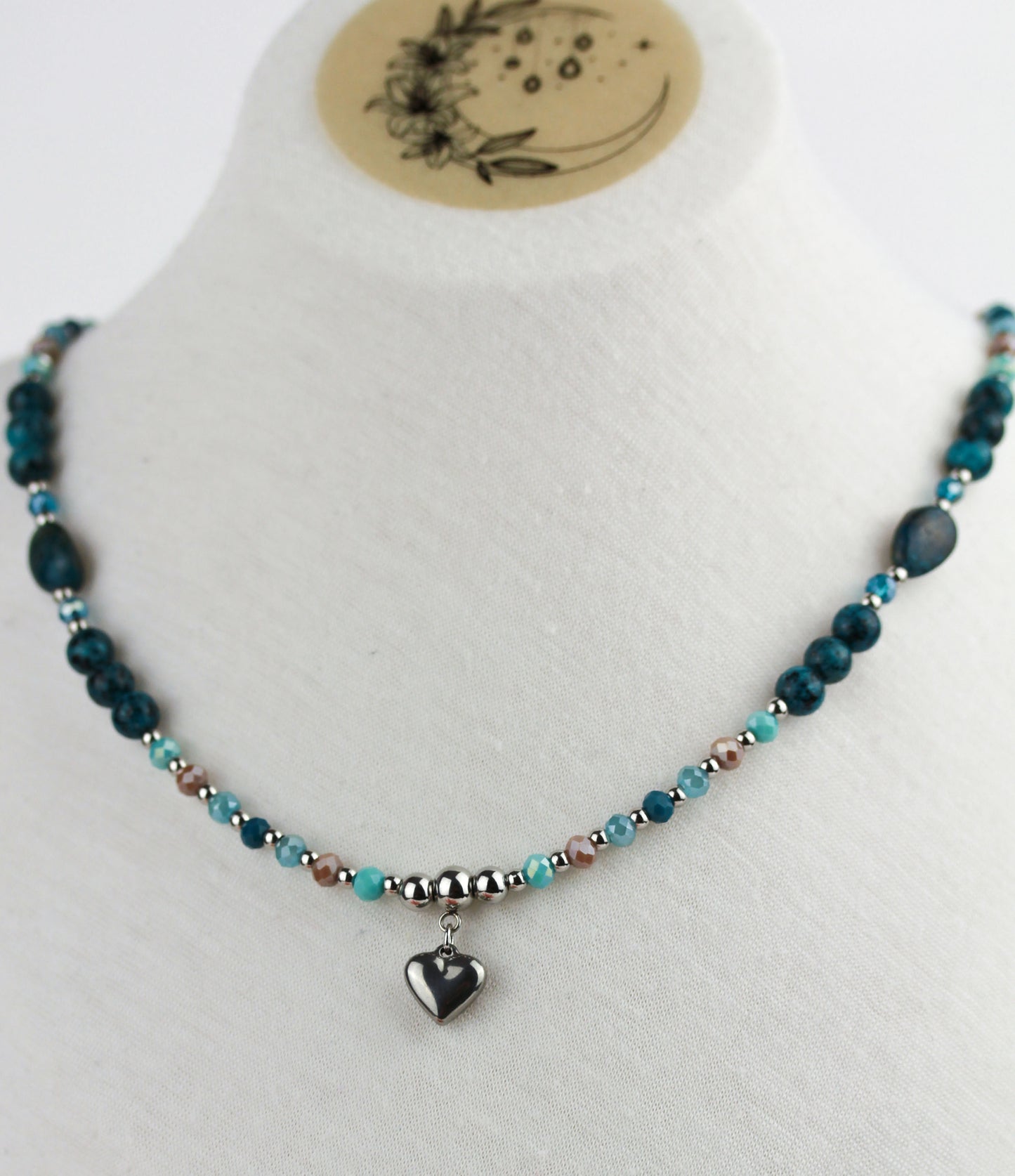 Grün-Türkise Naturstein Perlenhalskette mit Herzanhänger – Handgefertigt
