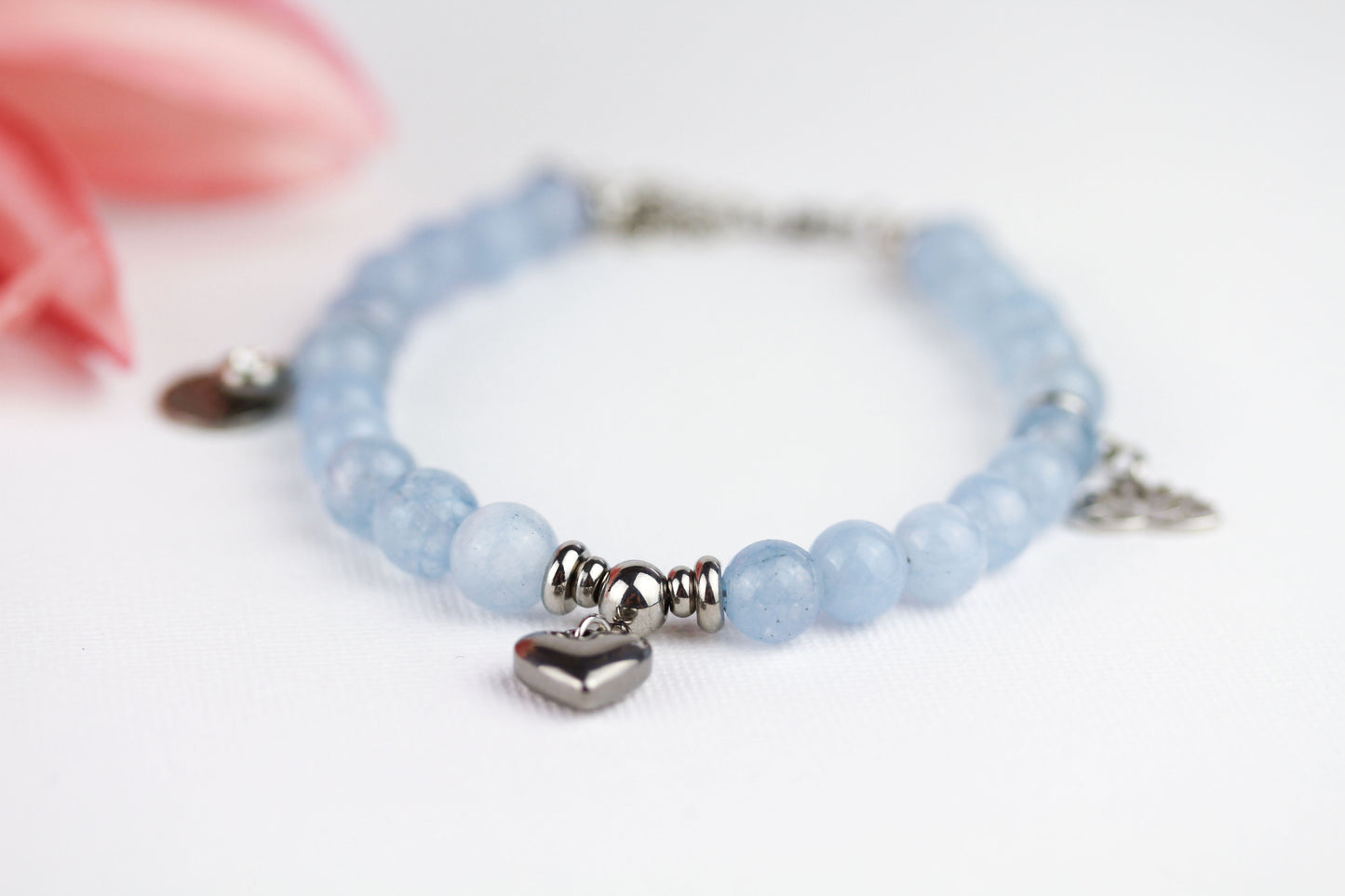 Aquamarin Perlenarmband mit Charms – Handgefertigtes Armband für Ruhe & Gelassenheit