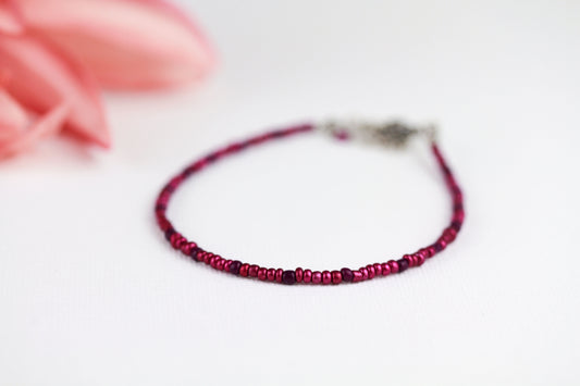 Violett-Rotes Perlenarmband – Filigranes handgemachtes Armband