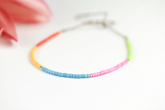 Buntes Filigranes Miyuki Perlenarmband – Handgemachtes Armband auf Seidenfaden